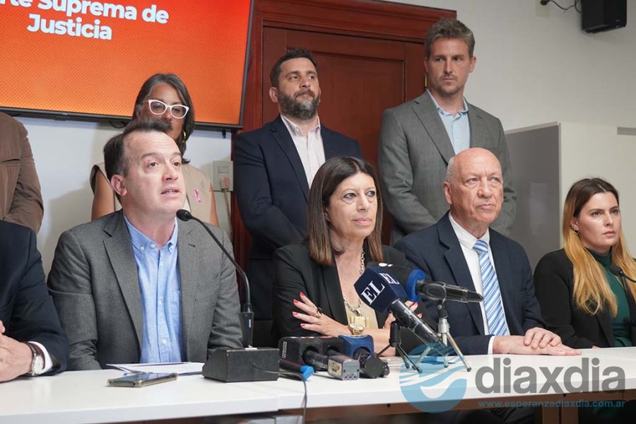 Blanco, García y Bonfatti en la rueda de prensa