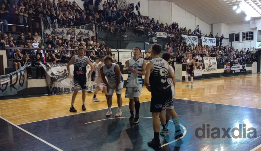 Una multitud en el clásico jugado anoche - Foto Prensa Almagro
