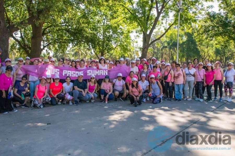 Los participantes de la caminata saludable