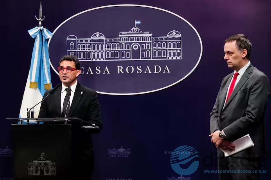 Chaer y Adorni durante los anuncios Chaer y Adorni durante los anuncios