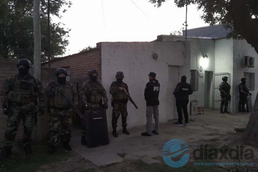 Uno de los allanamientos en Esperanza