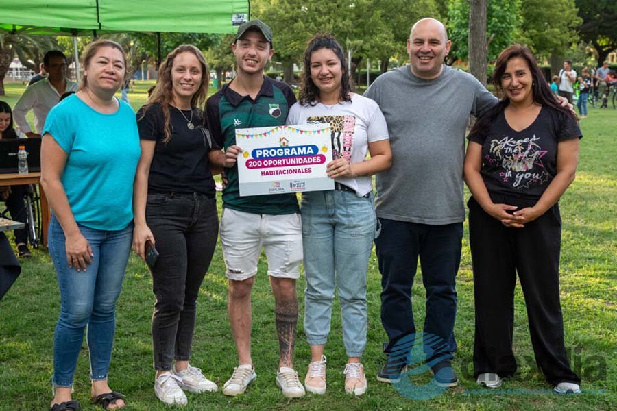 Otra de las familias ganadoras el domingo en el sorteo realizado en el Parque de la Agricultura - Foto Prensa Municipalidad