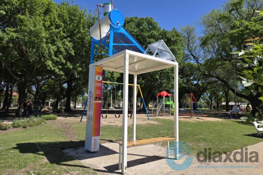 Estación Solar instalada en la plaza