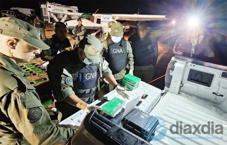 Peritajes a la droga secuestrada este miércoles por la noche - Foto Gendarmería Nacional