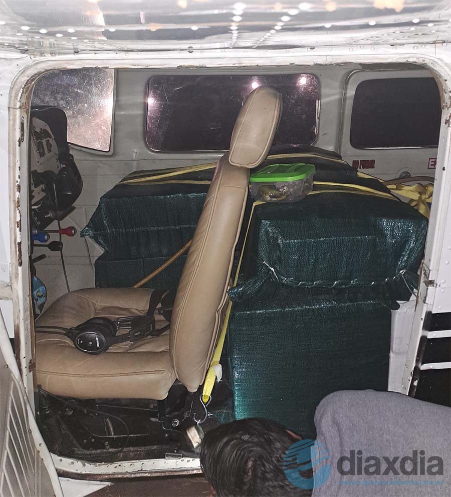 Así estaba la droga en el interior de la avioneta - Foto @PatoBullrich
