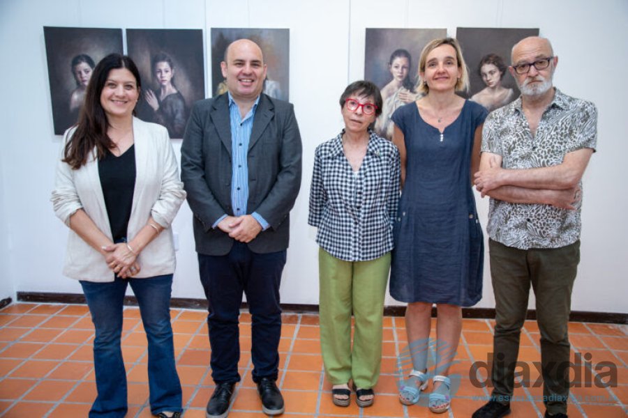 Autoridades municipales con artistas plásticos Autoridades municipales con artistas plásticos