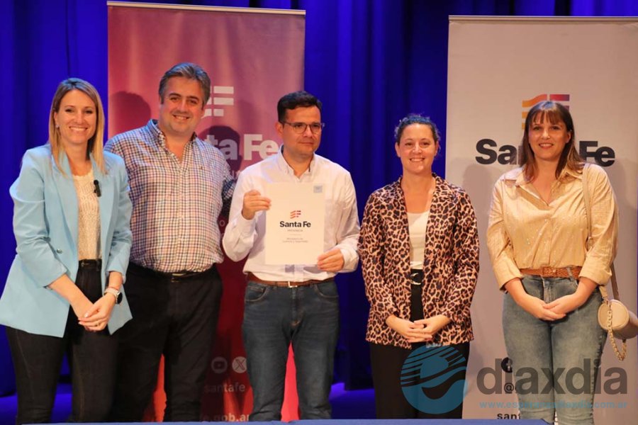 Alejandra Van Strate representando a Pirola Alejandra Van Strate representando a Pirola