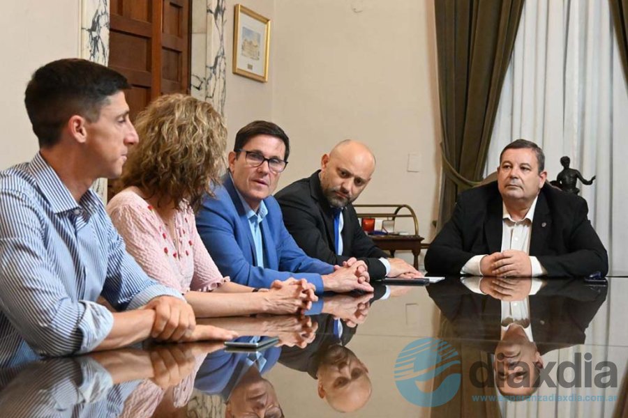 Funcionarios provinciales y el rector Mammarella Funcionarios provinciales y el rector Mammarella