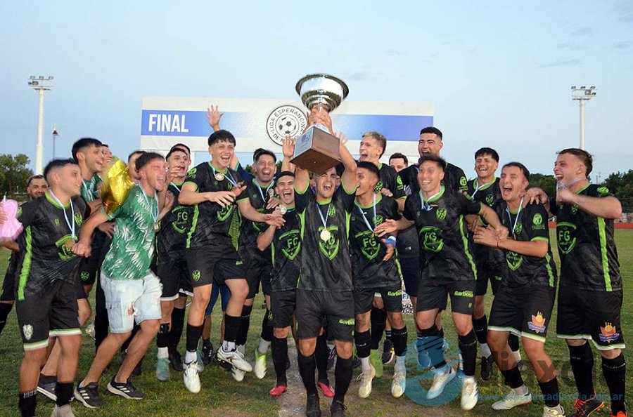 El festejo de Alumni LP // Foto Esperanza Día x Día