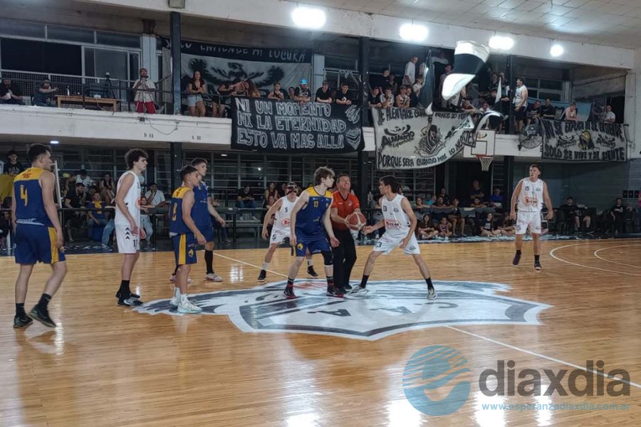 Comienzo de la segunda semifinal en Esperanza