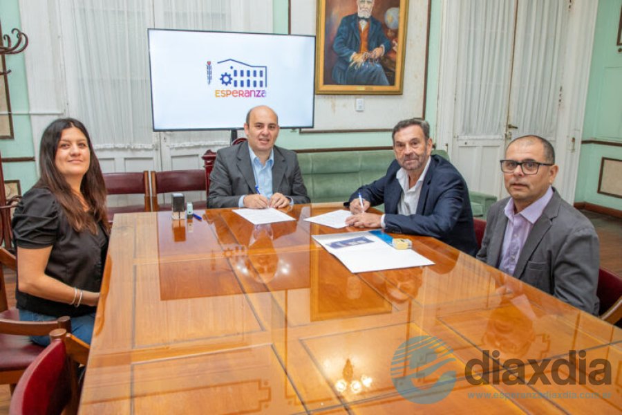 Müller, Álvarez y sus funcionarios en el municipio