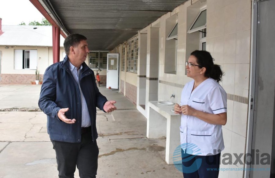 Pirola en la Escuela Ing Carlos Gadda donde entregó aportes