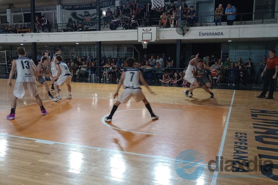 Almagro anoche jugó semis en U17