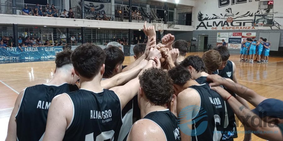La arenga inicial antes de jugar la primera final / Foto Prensa Almagro