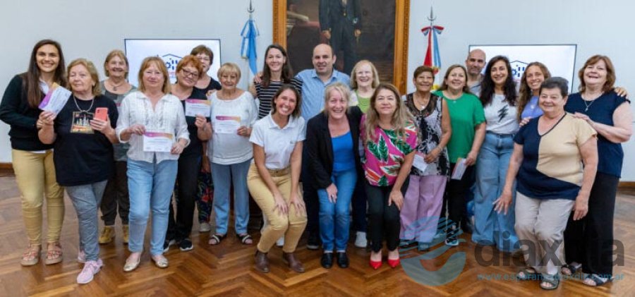 Los asistentes al acto realizado en el Salón Blanco