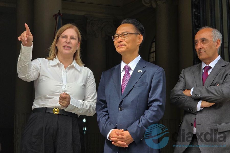 Gisela Scaglia, vicegobernadora de la Provincia, recibió a Lee Yong Soo, embajador de Corea del Sur en Argentina.
