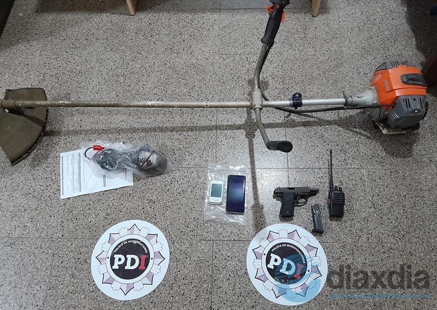 Algunos de los elementos secuestrados en los allanamientos - Foto URXI