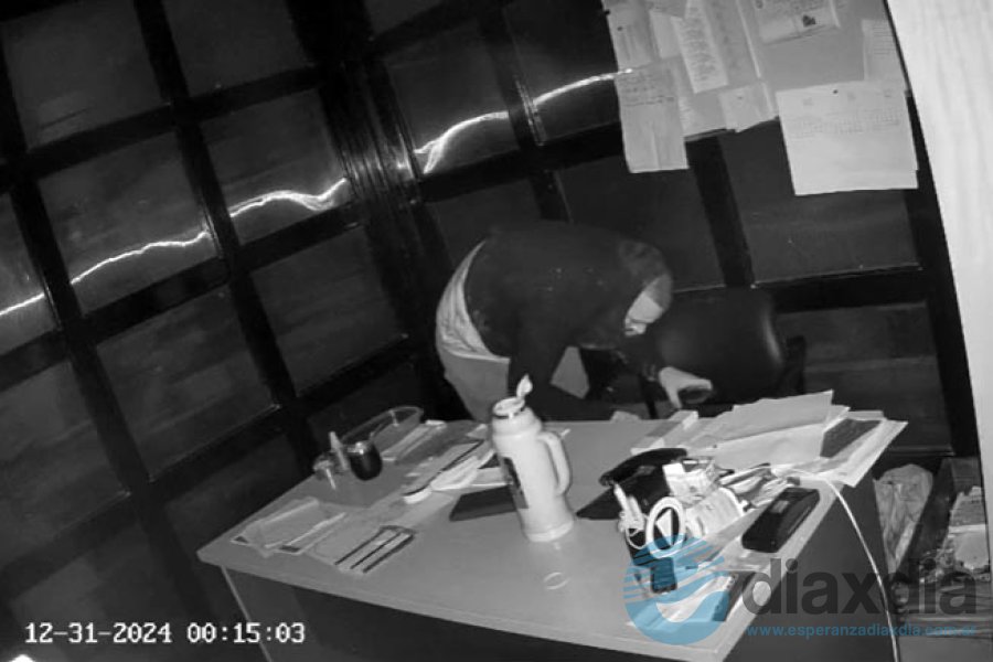 El momento del robo en la oficina de la empresa