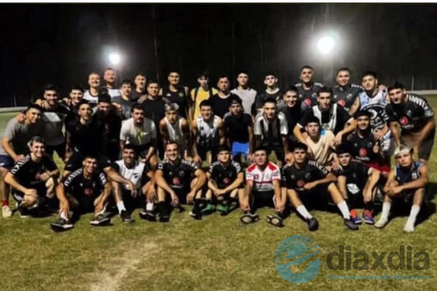 El plantel de Sportivo al finalizar una práctica El plantel de Sportivo al finalizar una práctica