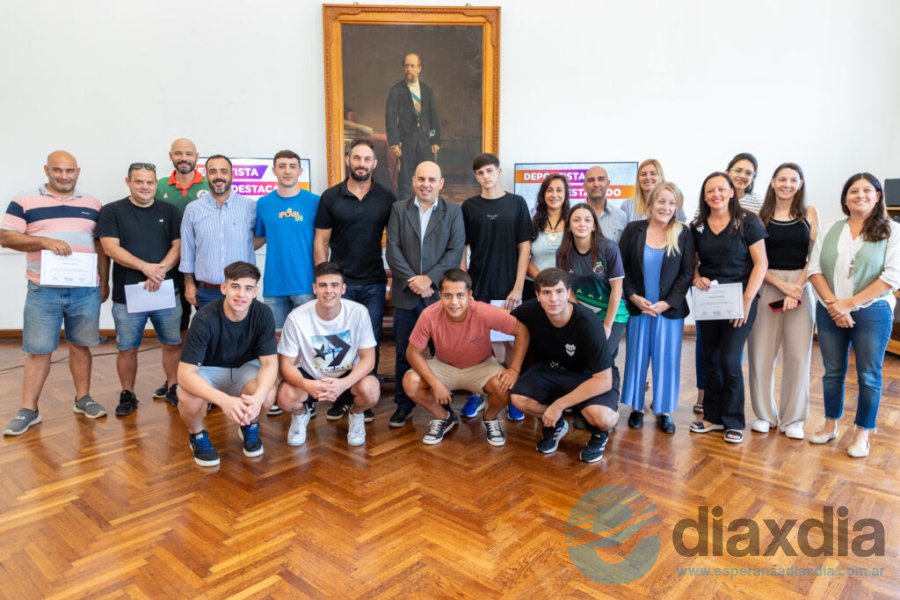 Todos los distinguidos y las autoridades