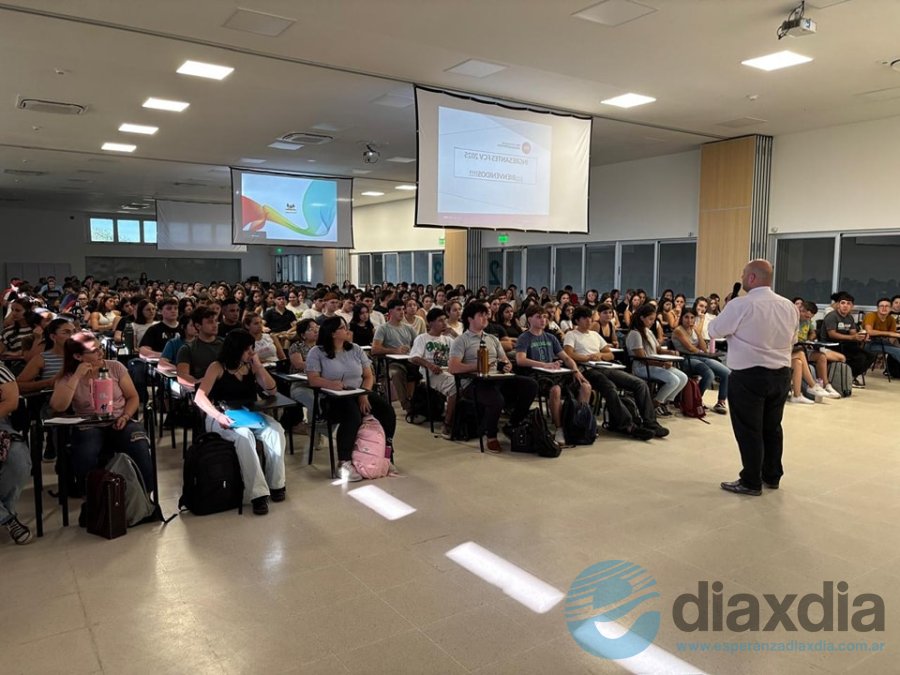 La bienvenida a los estudiante - FCV