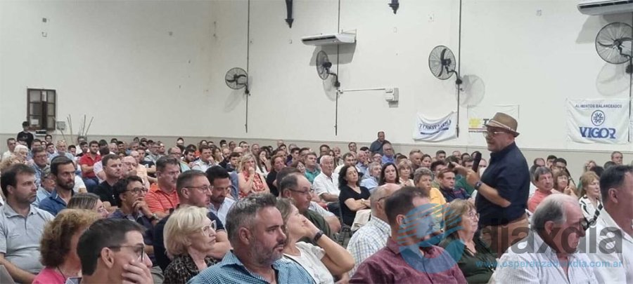 Distefano en la charla en Rafaela - Foto Radio Rafaela