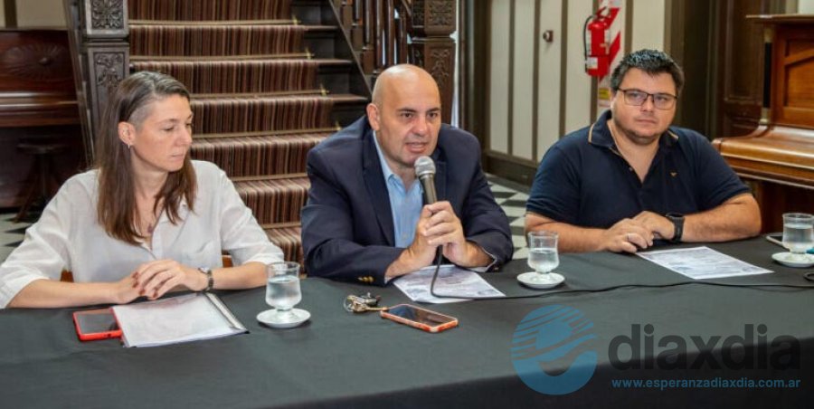 María Laura López, Rodrigo Müller y Mauricio Cardozo - Prensa Municipalidad de Esperanza