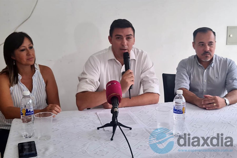 Engler en la presentación con Dalessio y Ockstat