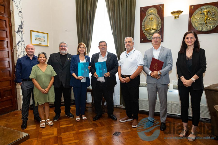 El rector, la gobernadora rotaria y autoridades El rector, la gobernadora rotaria y autoridades