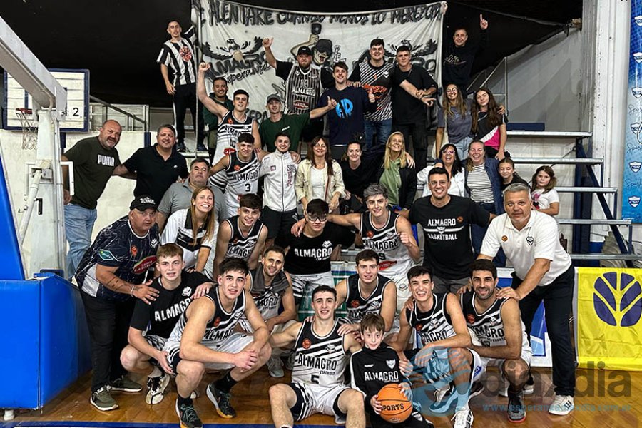 El festejo del equipo y sus hinchas en San Genaro