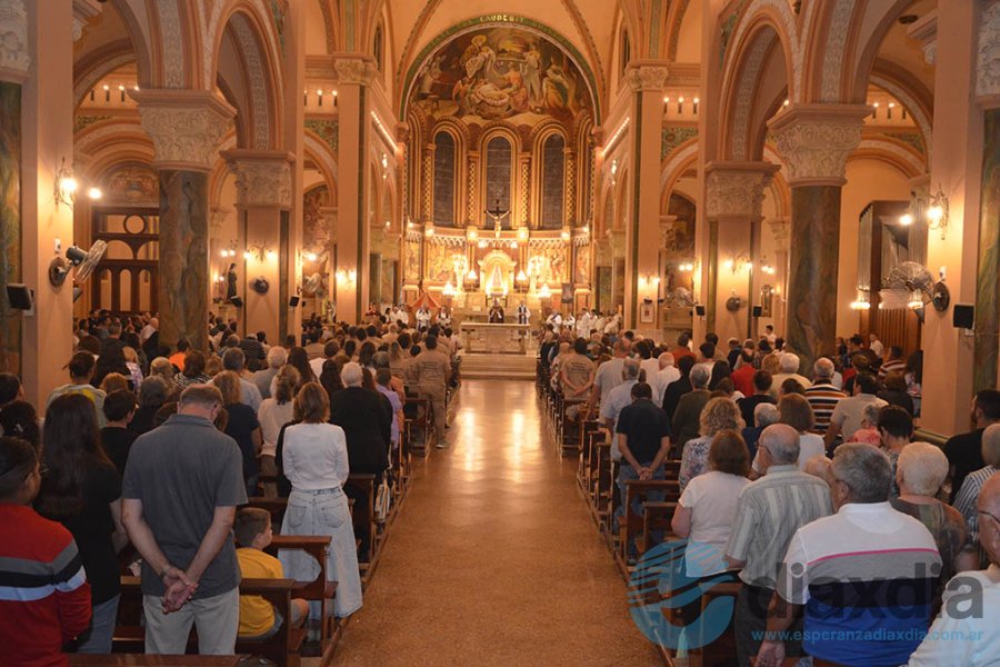 La Basílica colmada de fieles