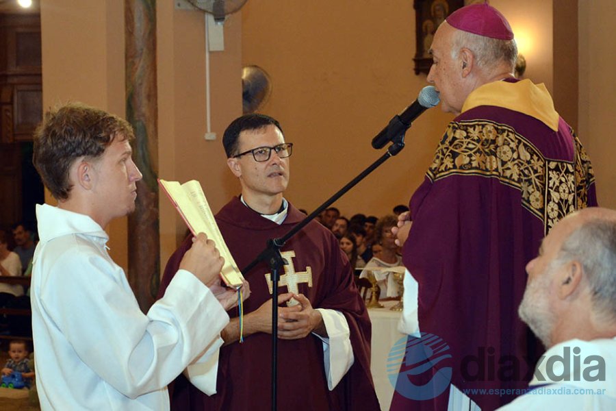 González consagrado por el Arzobispo Fenoy