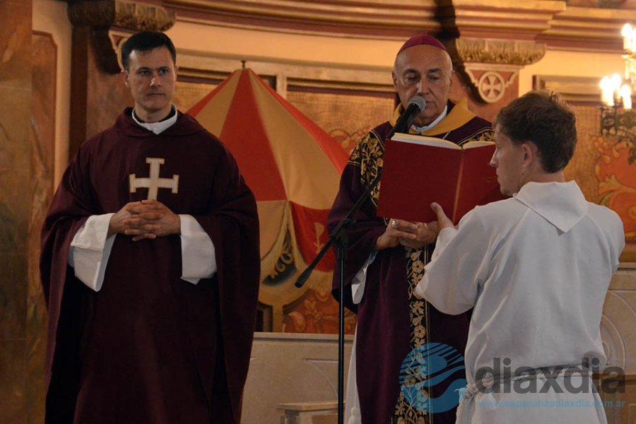 Parte de la ceremonia de consagración