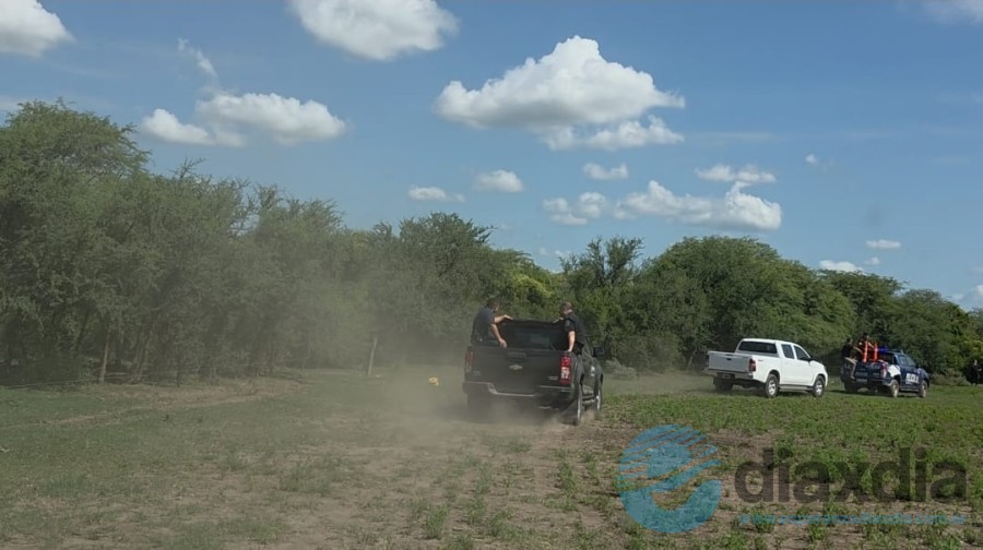 La policía en el campo de Progreso al localizar un cuerpo