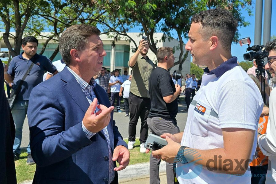 Pirola con personal del SIES 107 de Las Colonias Pirola con personal del SIES 107 de Las Colonias