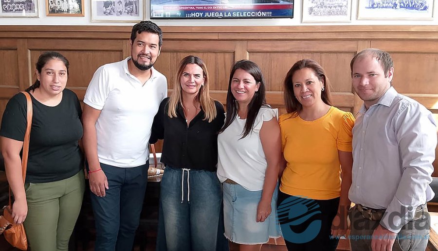 Amalia Granata con Andrea Martinez y los candidatos a concejales - RRSS