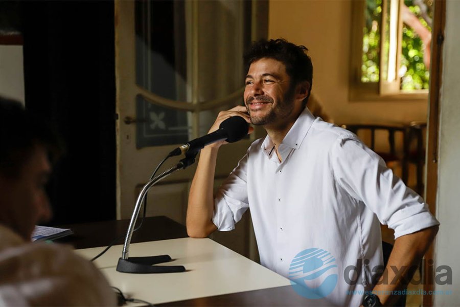 Juan Monteverde en el estudio de CSC Radio Juan Monteverde en el estudio de CSC Radio