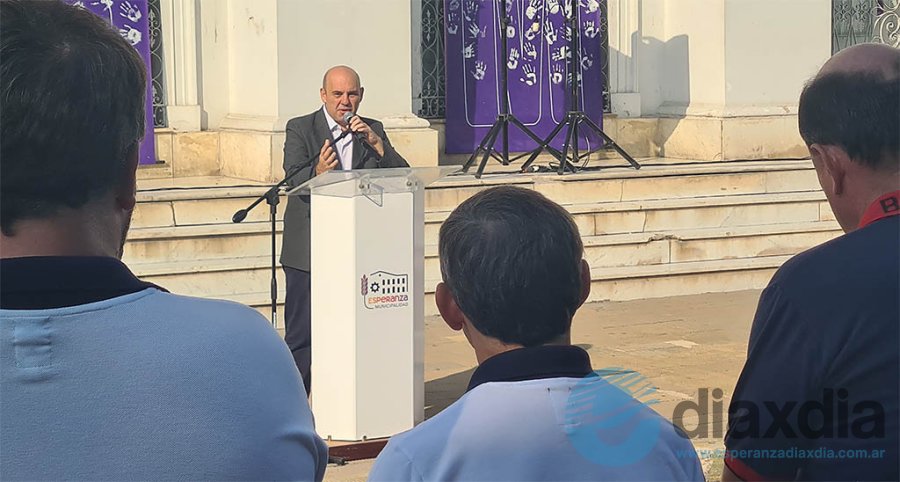 El intendente en su mensaje de agradecimiento a los agentes del SIES 107 - Foto Edxd