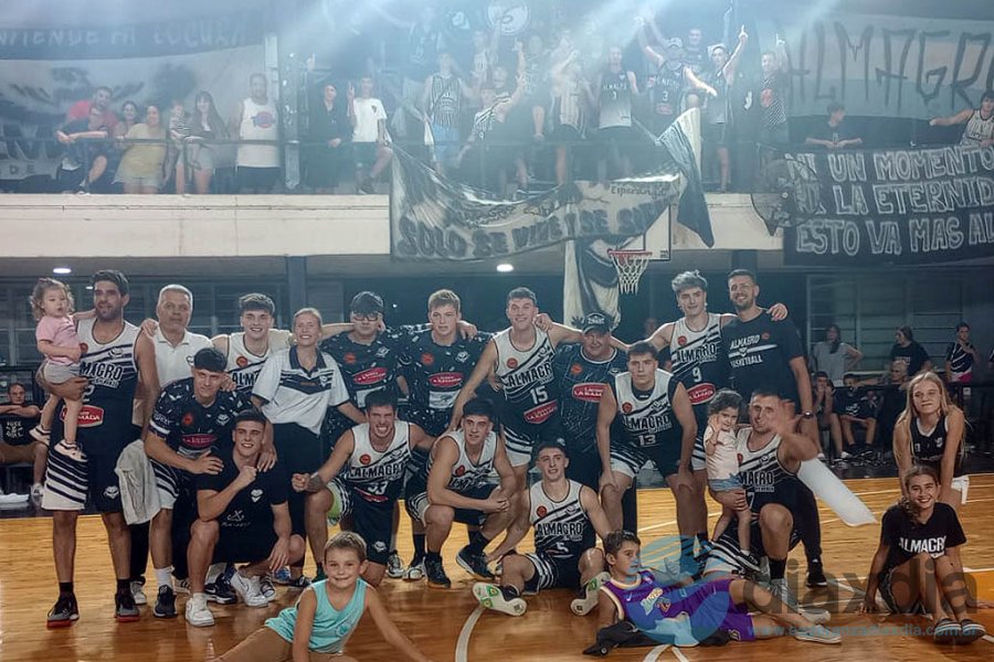 El festejo de Almagro tras su cuarta victoria