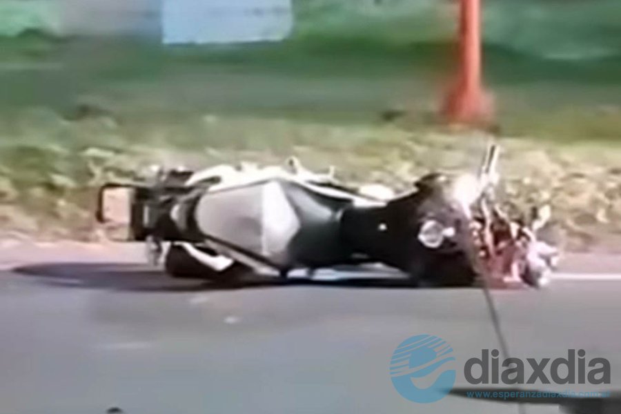 La motocicleta Honda 250 sobre la ruta 70