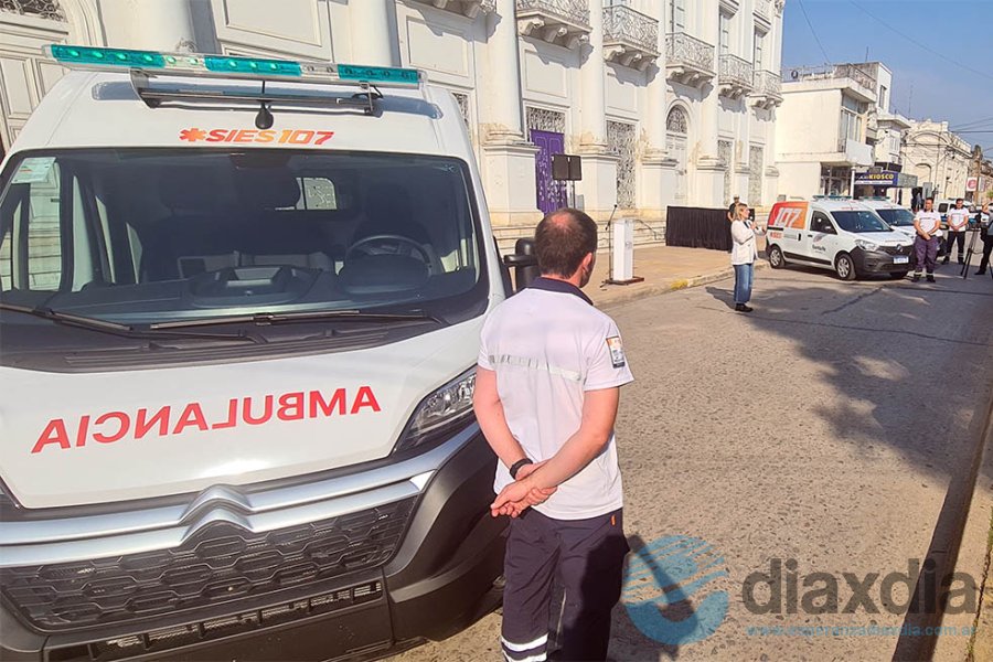 El acto de entrega de las cinco unidades El acto de entrega de las cinco unidades