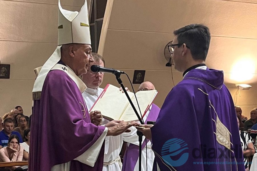 El arzobispo poniendo en funciones al párroco El arzobispo poniendo en funciones al párroco