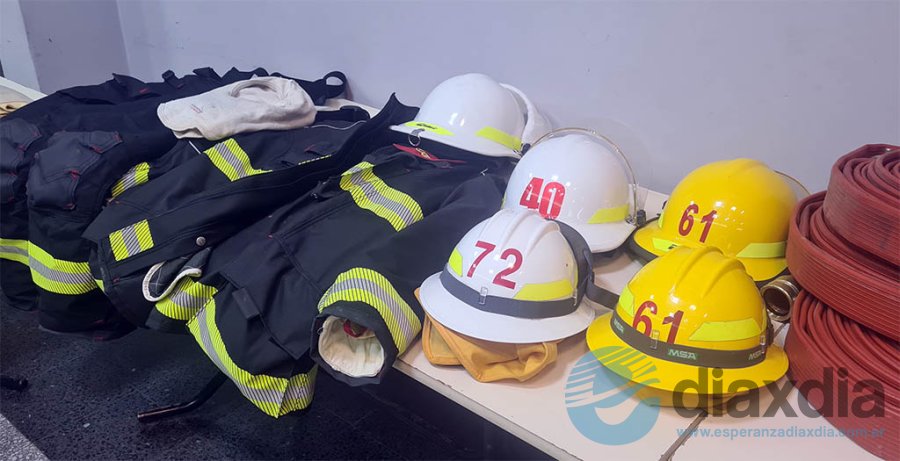 Trajes estructurales, cascos y mangueras entre los equipos adquiridos por Bomberos Voluntarios - Foto EDXD