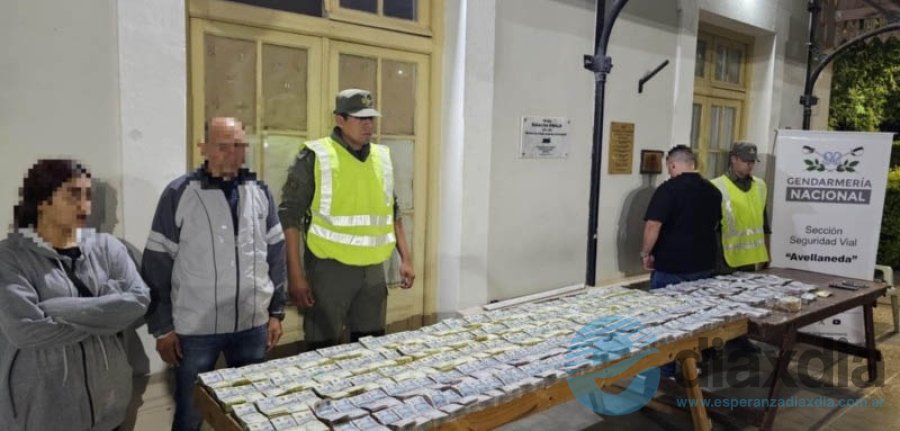 El dinero secuestrado por Gendarmeria Nacional - Prensa Gendarmeria