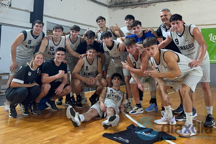 Los U21 de Almagro tras la victoria