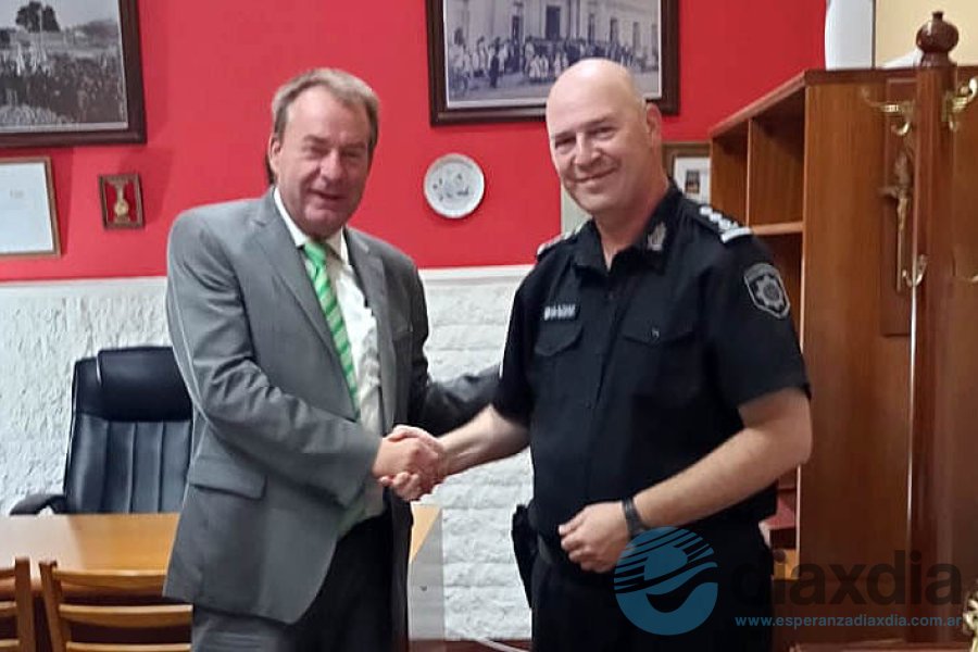 El embajador y el jefe de policía