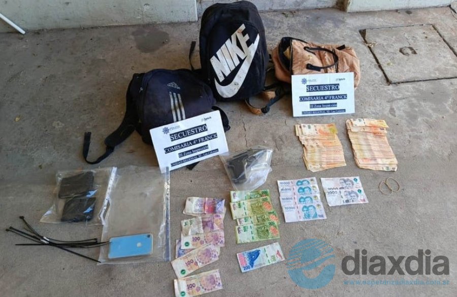 Entre los elementos secuestrados a los ladrones detenidos hay un arma de fuego - Foto URXI Las Colonias