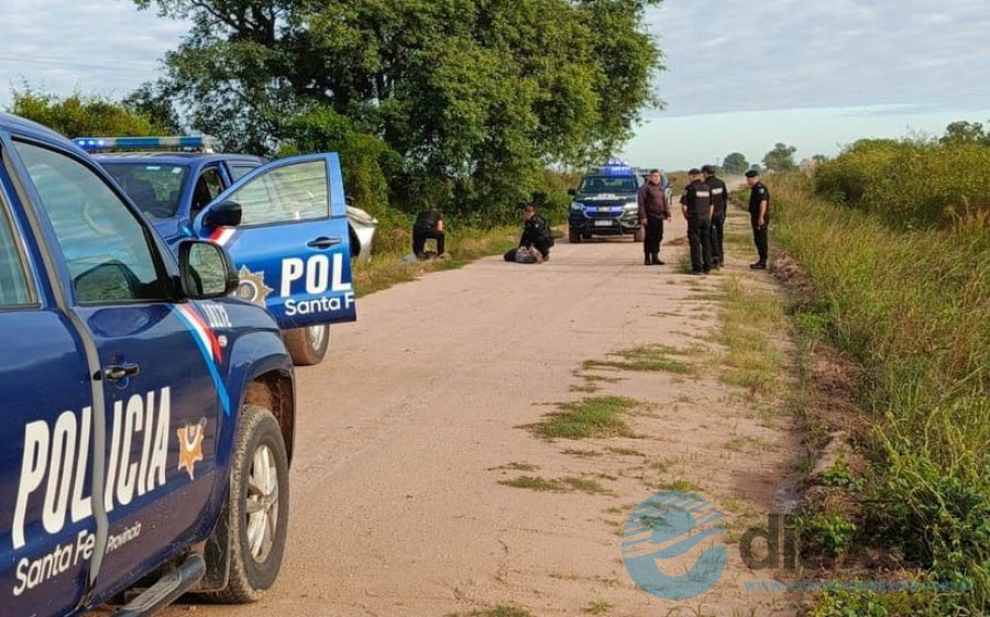 Los detenidos en el piso tras la persecución y detención - Foto URXI Las Colonias