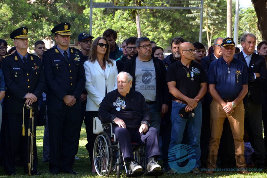 Los veteranos y sus familiares en el acto