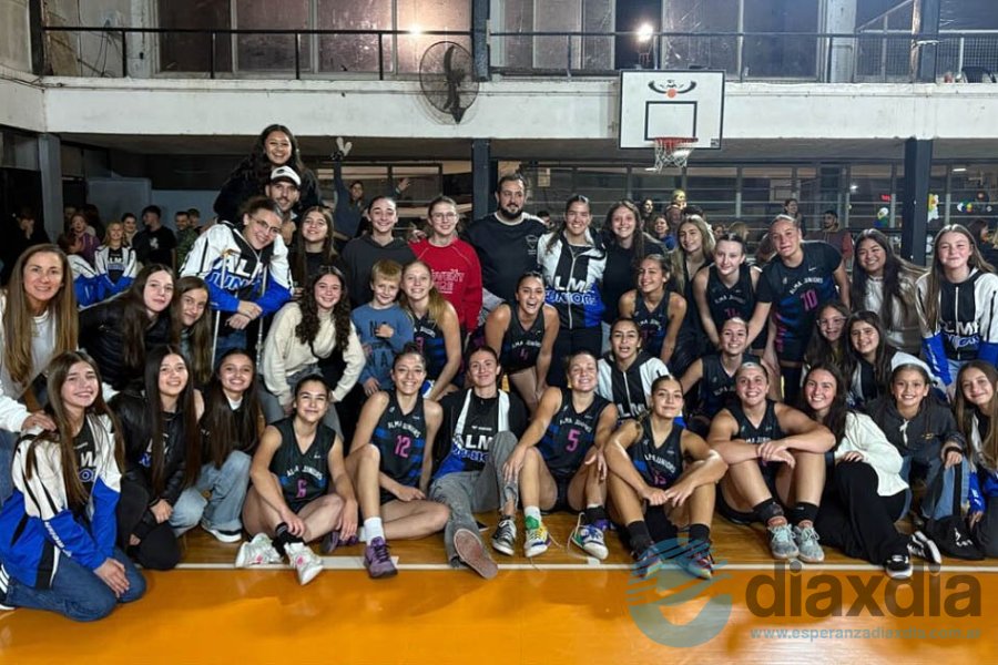 El festejo de las chicas U21 de Alma Juniors